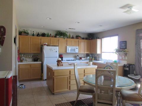 8613 Daybreak Ct, Hesperia, CA 92344 photo 2