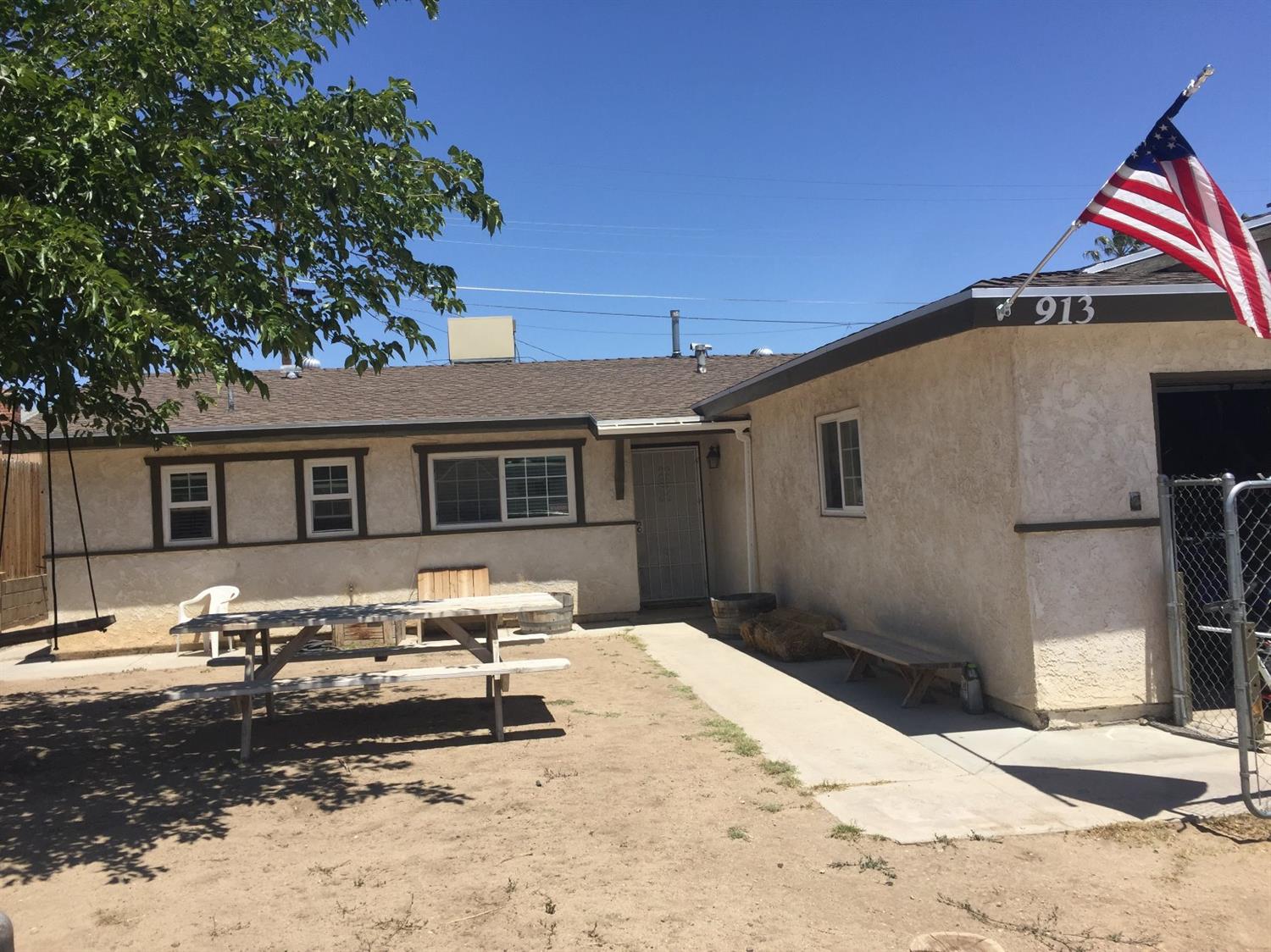 913 Las Amigas Dr, Barstow, CA 92311 photo 1
