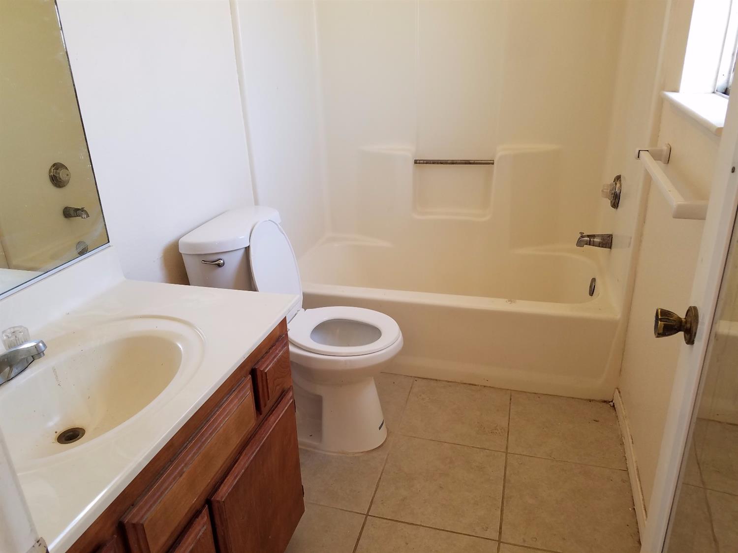 Undisclosed, Apple Valley, CA 92308 photo 10