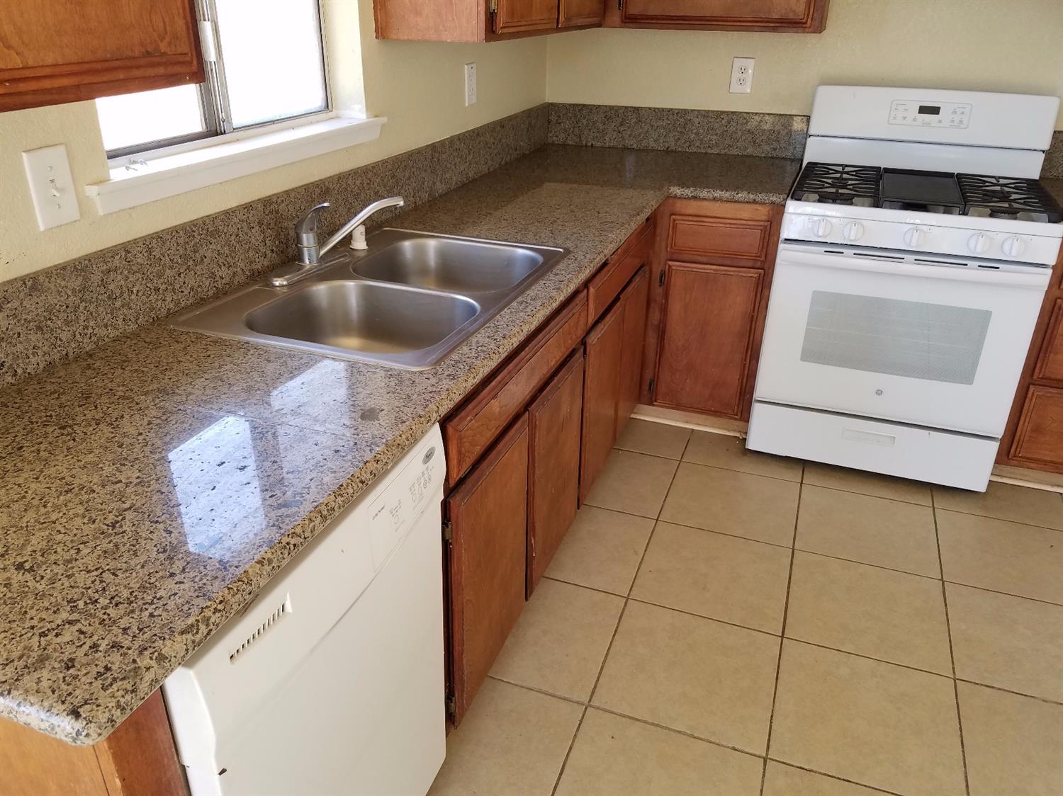 Undisclosed, Apple Valley, CA 92308 photo 11