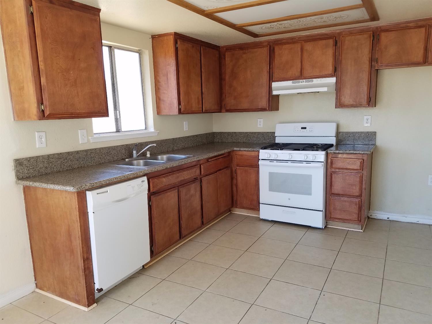 Undisclosed, Apple Valley, CA 92308 photo 5