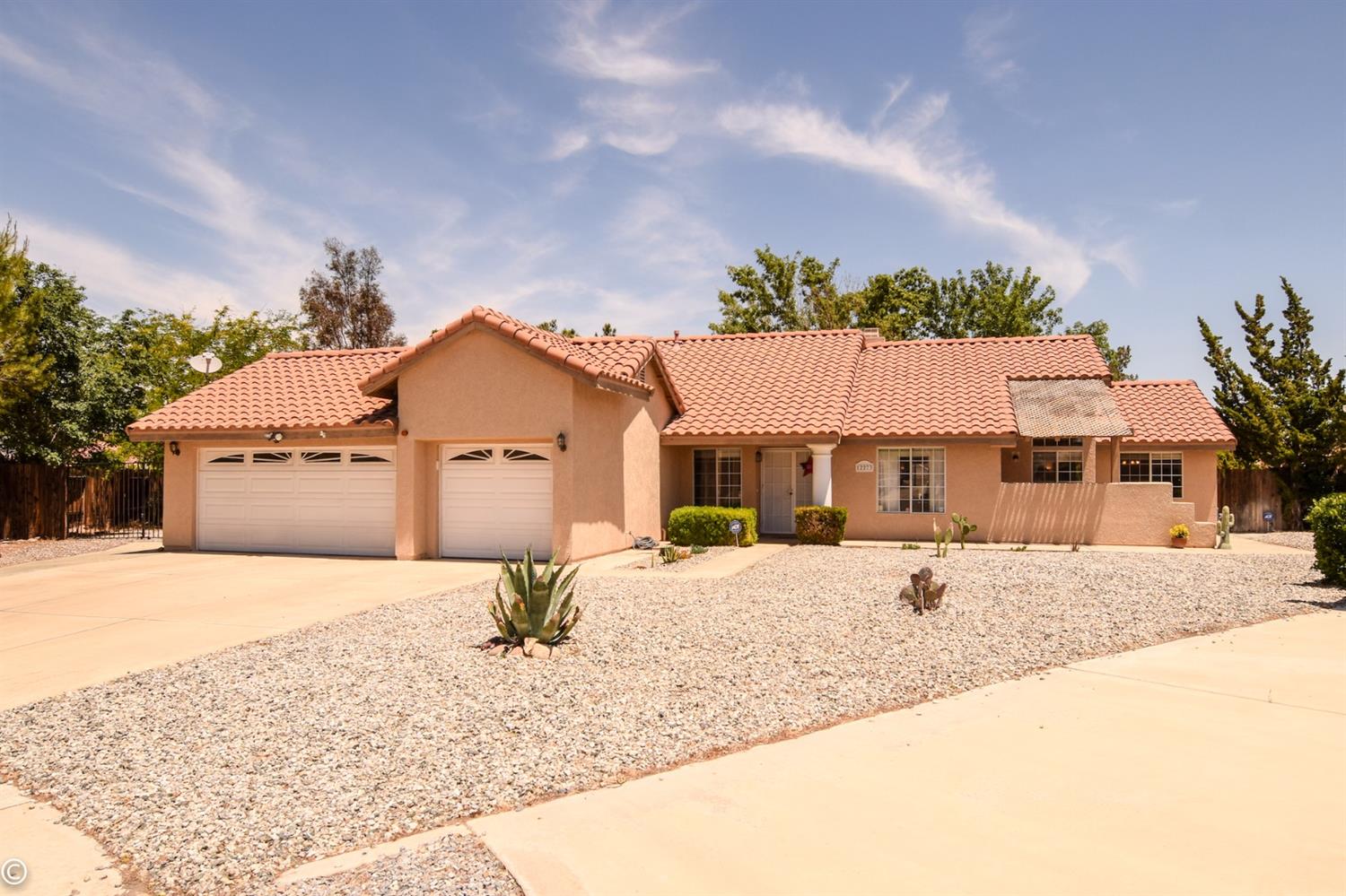 12273 Mockingbird Pl, Apple Valley, CA 92308 photo 1