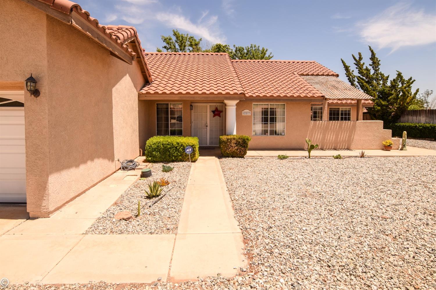 12273 Mockingbird Pl, Apple Valley, CA 92308 photo 2