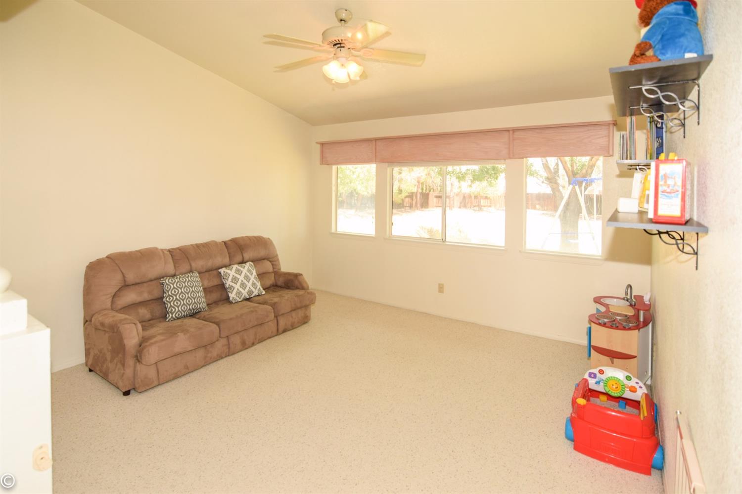 12273 Mockingbird Pl, Apple Valley, CA 92308 photo 9