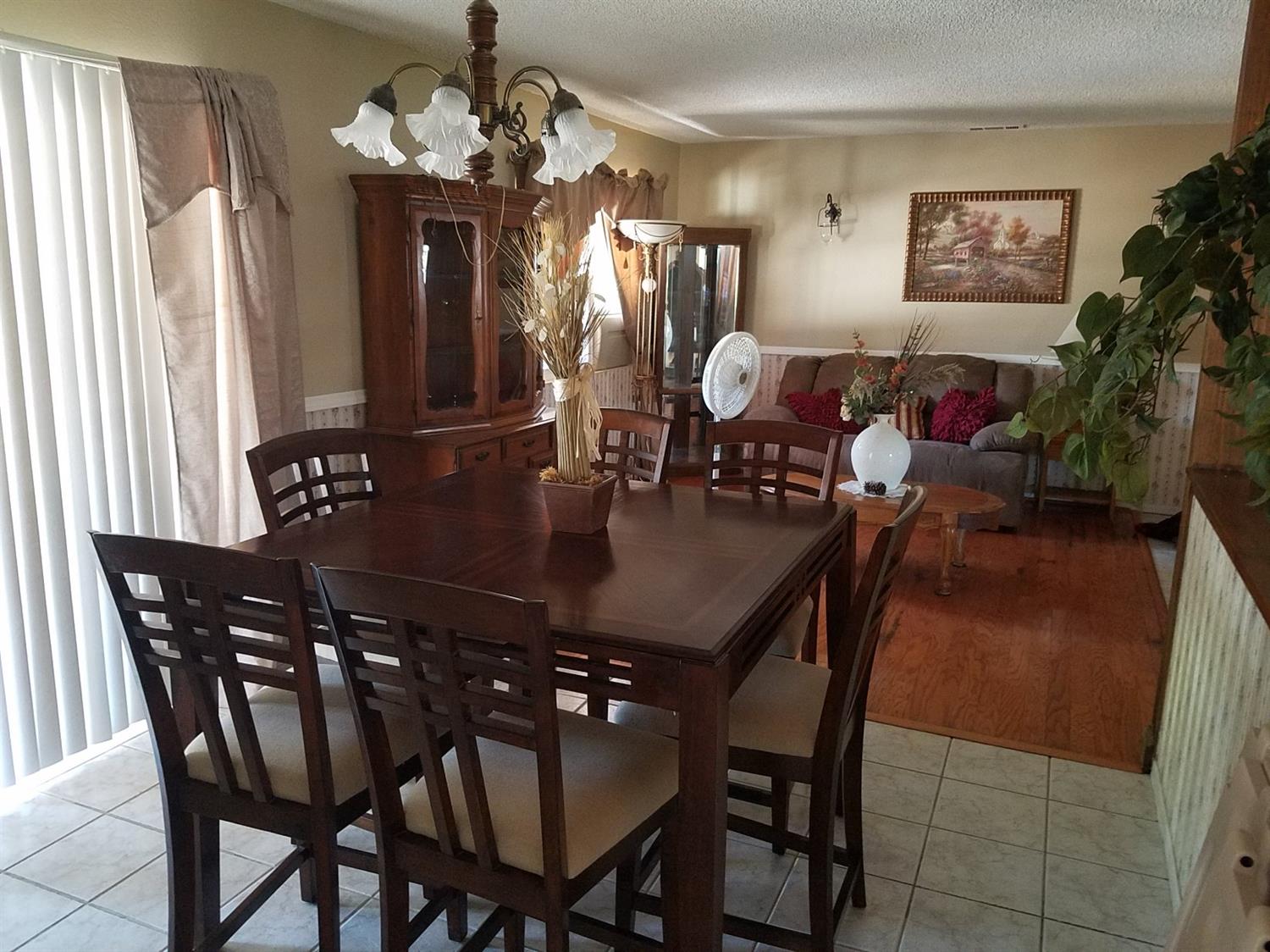 7498 Earhart Ave, Hesperia, CA 92345 photo 4