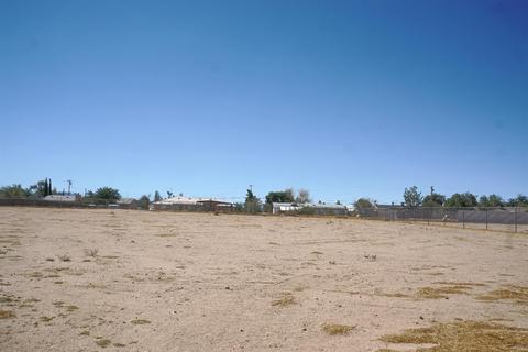 16585 Deodar St, Hesperia, CA 92345 photo 5