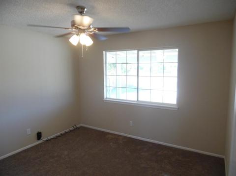 21164 Wisteria St, Apple Valley, CA 92308 photo 8