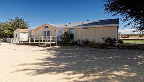 11555 Buttonwood St, Phelan, CA 92371 photo 4