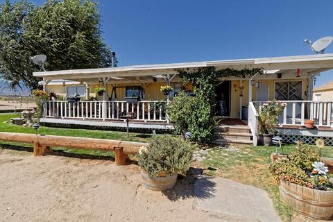 11555 Buttonwood St, Phelan, CA 92371 photo 2