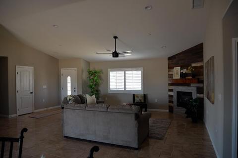 8253 6th Ave, Hesperia, CA 92345 photo 4