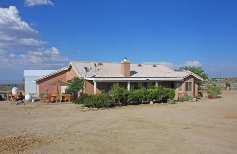 772 Calaveras Rd, Pinon Hills, CA 92372 photo 4