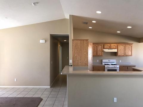 16564 Pawnee Rd, Apple Valley, CA 92307 photo 5