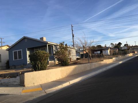 690 Nancy St, Barstow, CA 92311 photo 4