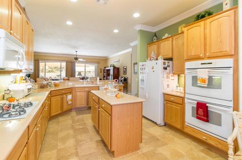 Undisclosed, Apple Valley, CA 92308 photo 17