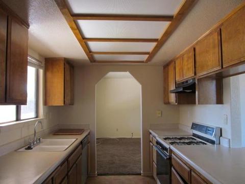 19031 Vine St, Hesperia, CA 92345 photo 2