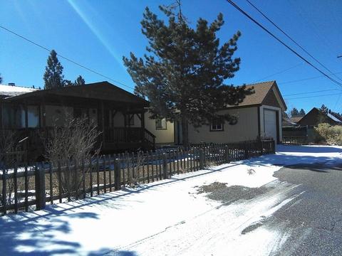 905 Spruce Ln, Big Bear City, CA 92314 photo 2