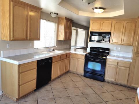 9599 Palo Verde Ct, Phelan, CA 92371 photo 2