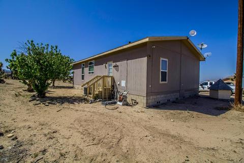 9034 Malpaso Rd, Phelan, CA 92371 photo 5