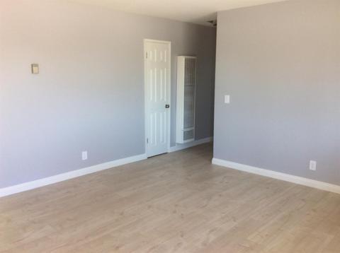 10628 Locust Ave, Hesperia, CA 92345 photo 2