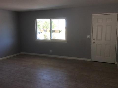 10628 Locust Ave, Hesperia, CA 92345 photo 3