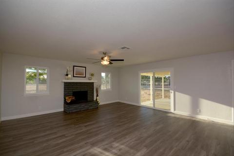 12815 Tamiani Rd, Apple Valley, CA 92308 photo 5