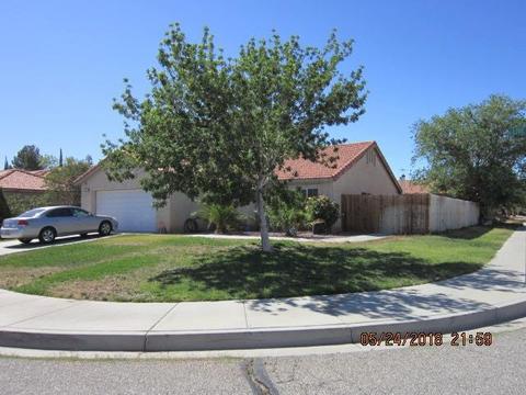 10957 Live Oak Ln, Adelanto, CA 92301 photo 1