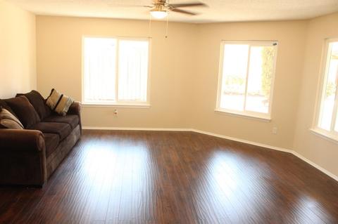 10427 Shangri La Ave, Hesperia, CA 92345 photo 2