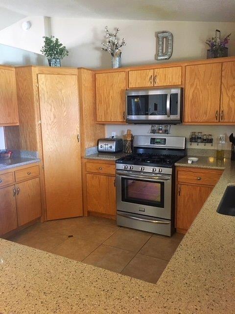 15219 Blackfoot Rd, Apple Valley, CA 92307 photo 2
