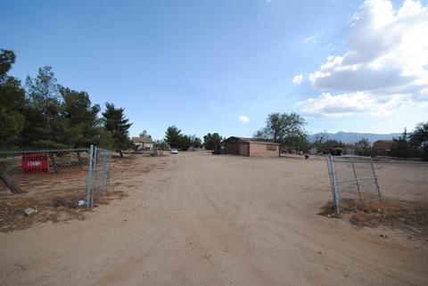 10272 Smith Rd, Phelan, CA 92371 photo 3