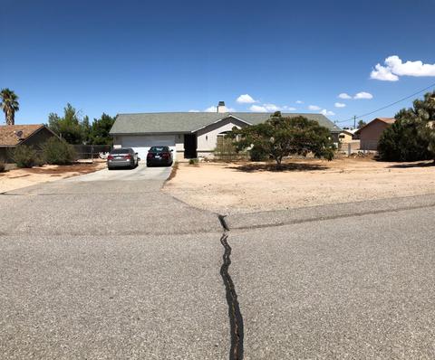 18474 Mecca St, Hesperia, CA 92345 photo 2