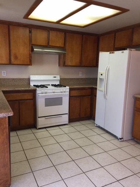 911 Crescent Dr, Barstow, CA 92311 photo 4