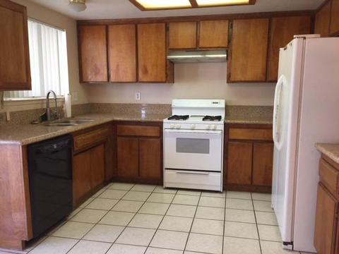 911 Crescent Dr, Barstow, CA 92311 photo 5