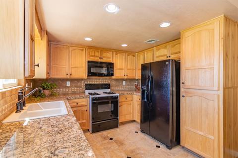 28201 Via Seco St, Apple Valley, CA 92308 photo 8