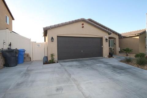 2209 Falcon Dr, Barstow, CA 92311 photo 2