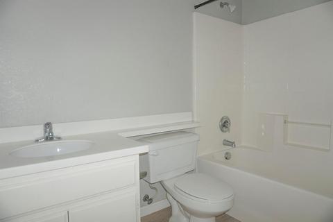 11913 Macon Ct, Adelanto, CA 92301 photo 13