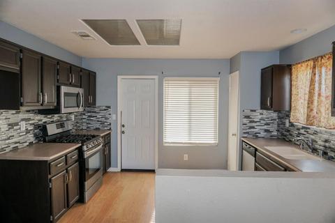 11913 Macon Ct, Adelanto, CA 92301 photo 4
