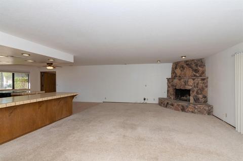 19998 Red Feather Rd, Apple Valley, CA 92307 photo 2
