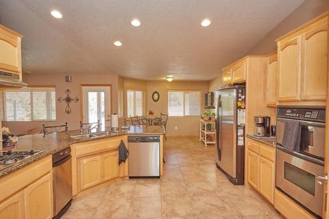 6728 Smoke Tree Rd, Phelan, CA 92371 photo 17