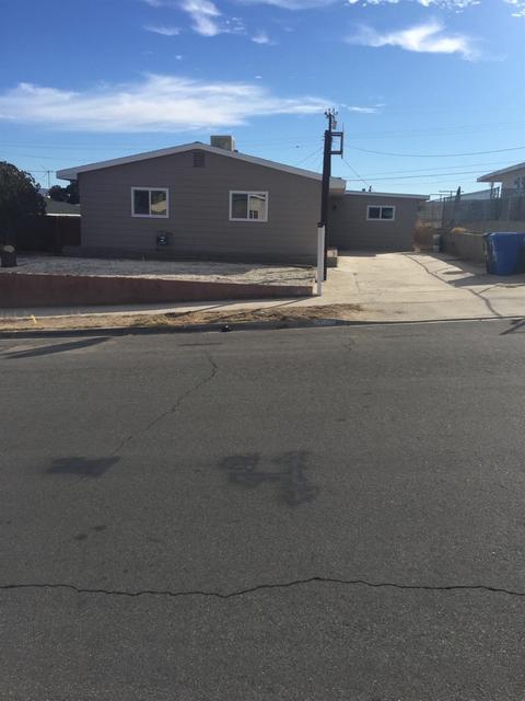 920 Elizabeth St, Barstow, CA 92311 photo 2