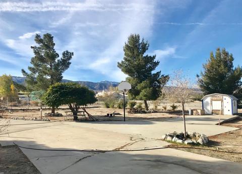 572 Madera Rd, Pinon Hills, CA 92372 photo 3