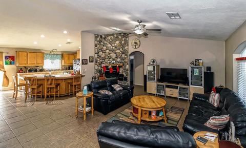16759 Eucalyptus St, Hesperia, CA 92345 photo 2