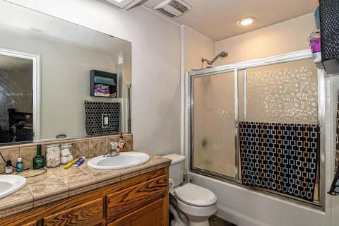 16759 Eucalyptus St, Hesperia, CA 92345 photo 24