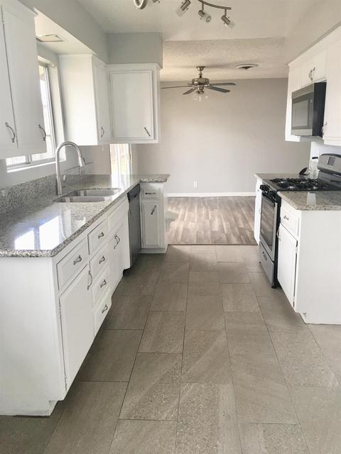 16319 Orange St, Hesperia, CA 92345 photo 2