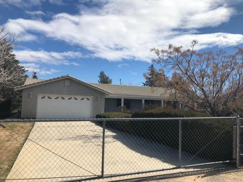 7457 Oxford Ave, Hesperia, CA 92345 photo 2