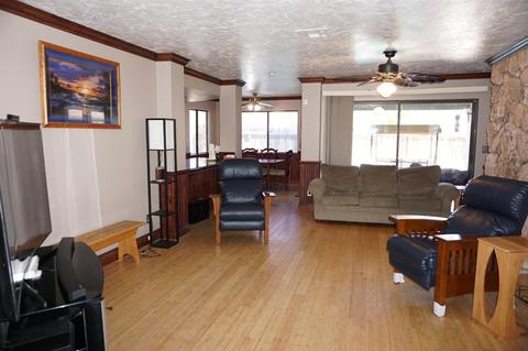 460 Emerald St, Barstow, CA 92311 photo 2