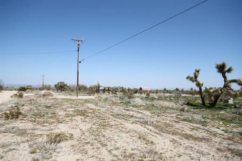 11543 Eaby Rd, Phelan, CA 92371 photo 2