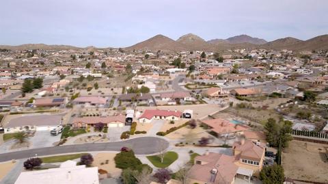 16188 Siskiyou Ct, Apple Valley, CA 92307 photo 2