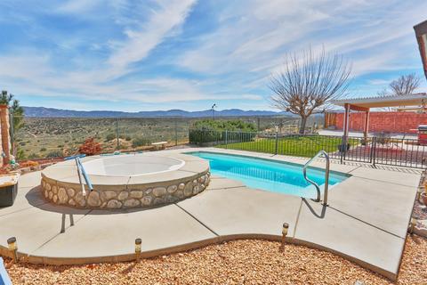 15135 Halinor St, Hesperia, CA 92345 photo 2
