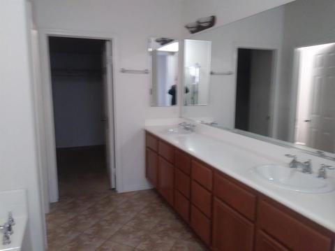 9139 Seal Beach Dr, Hesperia, CA 92344 photo 9