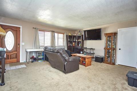 16653 Mesa St, Hesperia, CA 92345 photo 11